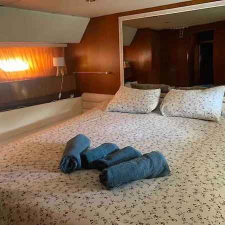 Apartment Nuit Exceptionnelle Sur Un Superbe Bateau Yacht ! *