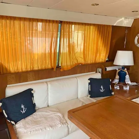 Nuit Exceptionnelle Sur Un Superbe Bateau Yacht ! * Empuriabrava