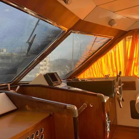 Nuit Exceptionnelle Sur Un Superbe Bateau Yacht ! Empuriabrava