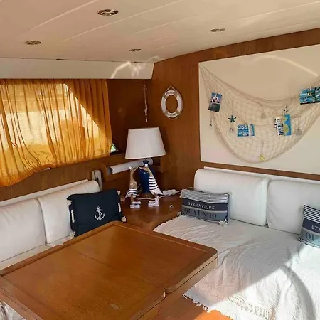 Nuit Exceptionnelle Sur Un Superbe Bateau Yacht !