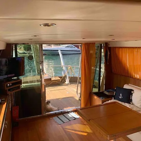 Nuit Exceptionnelle Sur Un Superbe Bateau Yacht ! Empuriabrava